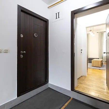 Seven Apartment *